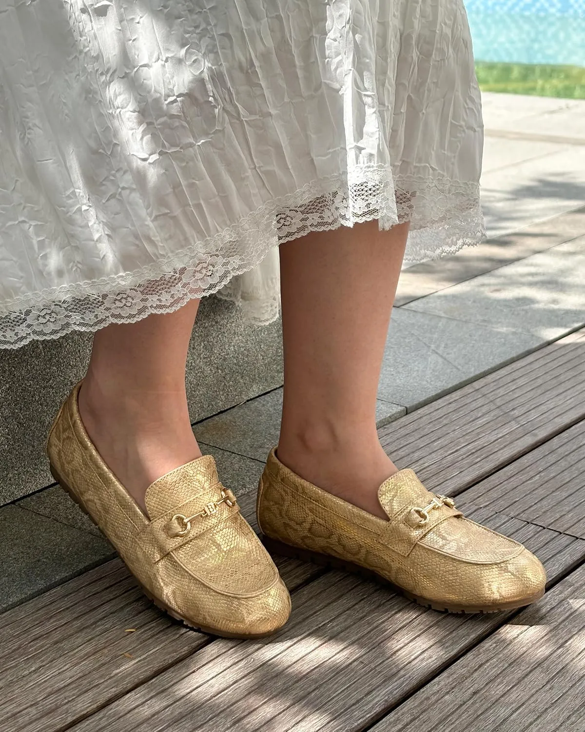 BGSTGUDS Women's Wide Loafers Shoes Cute Dressy Shoes Ladies Comfort Slip Ons Work Shoes