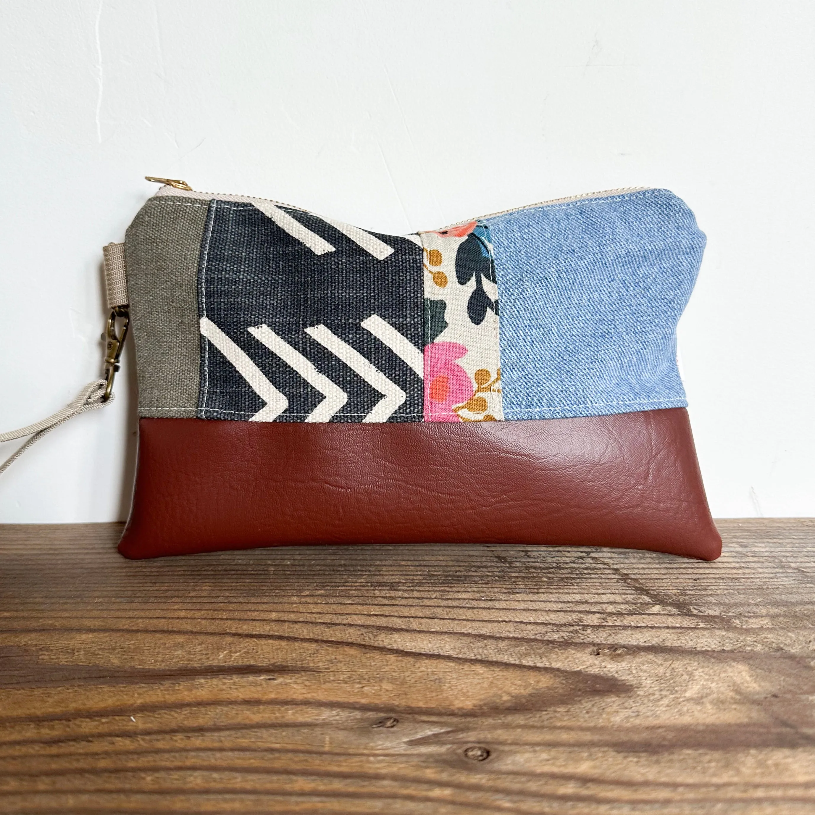 BOHO FLORAL PATCH WRISTLET