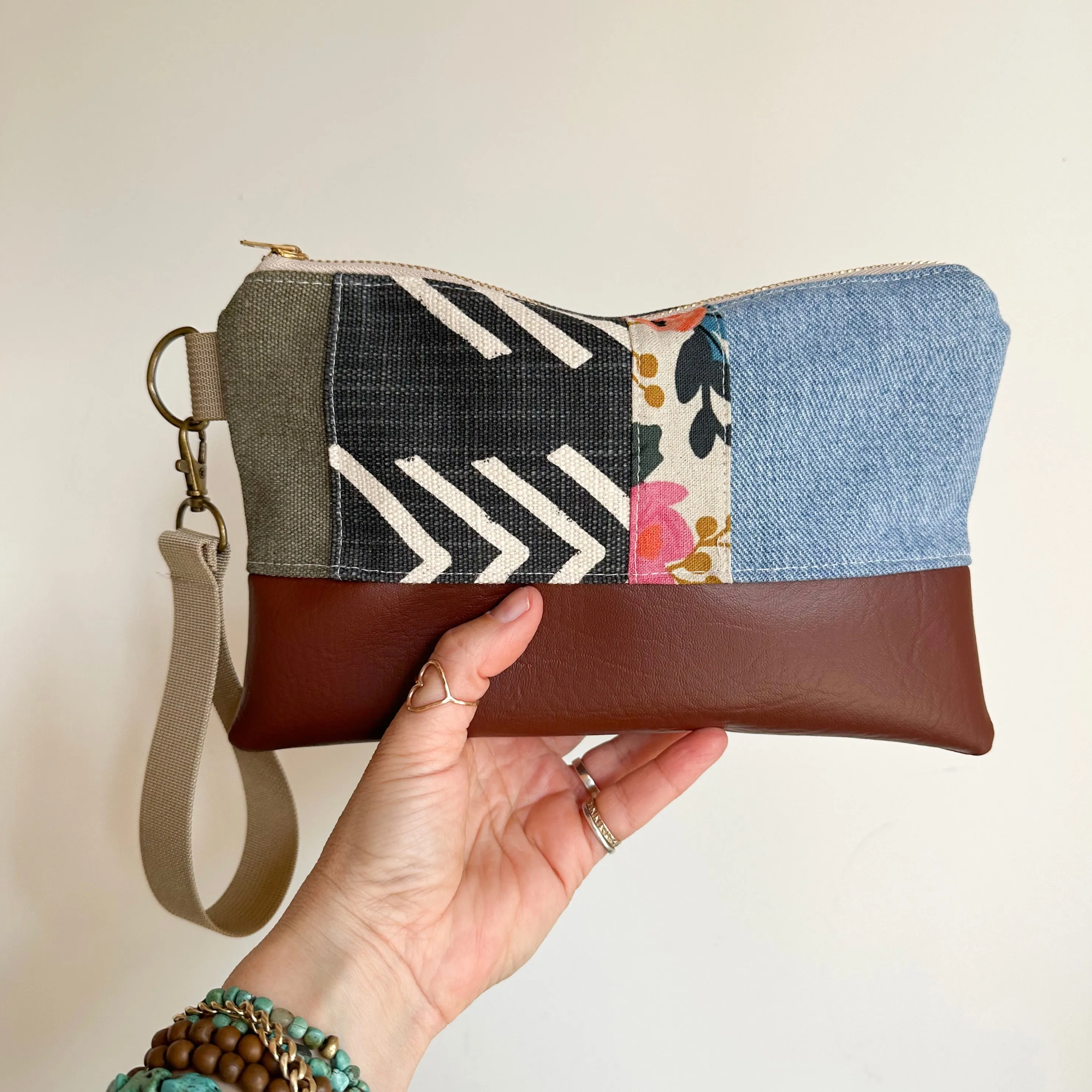 BOHO FLORAL PATCH WRISTLET