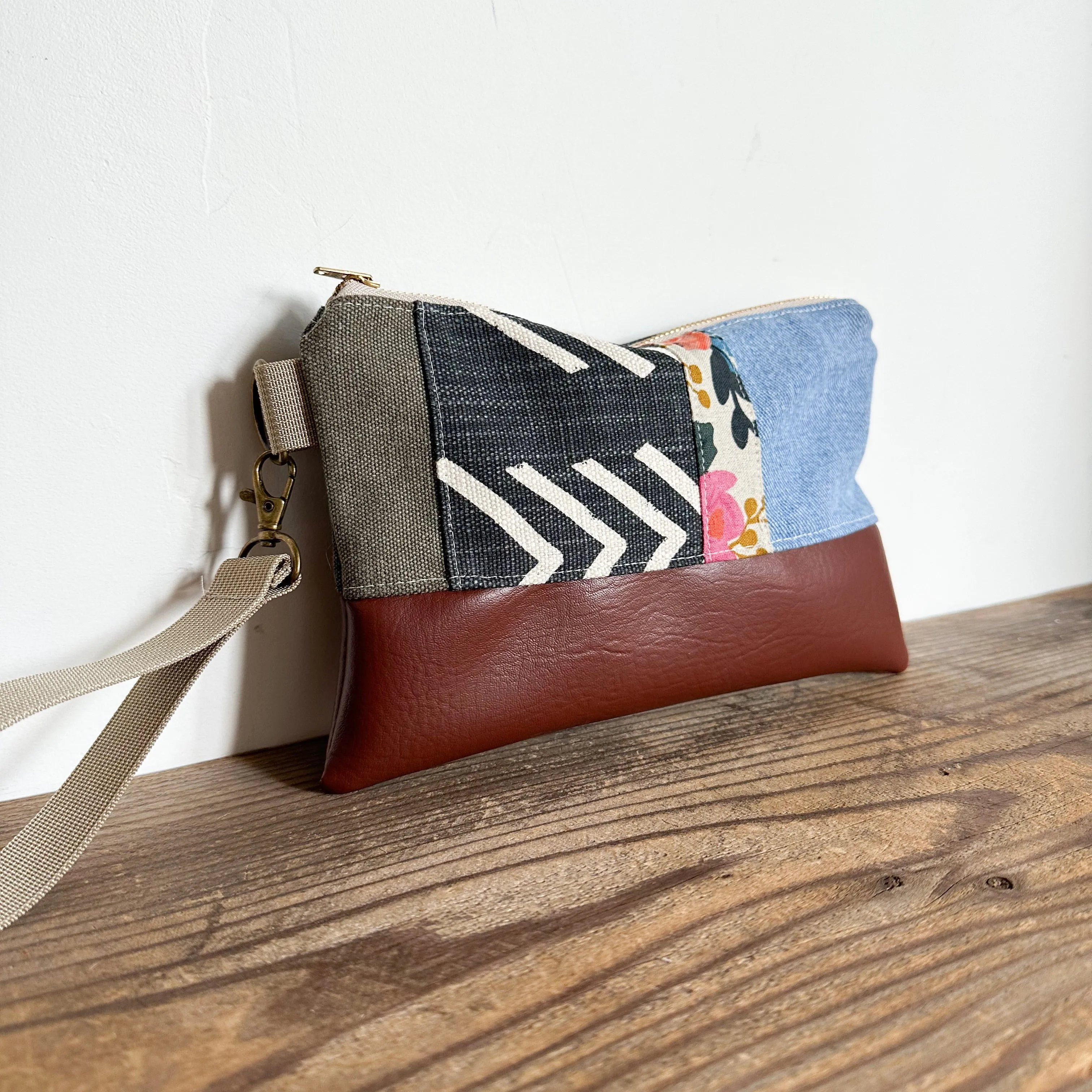 BOHO FLORAL PATCH WRISTLET