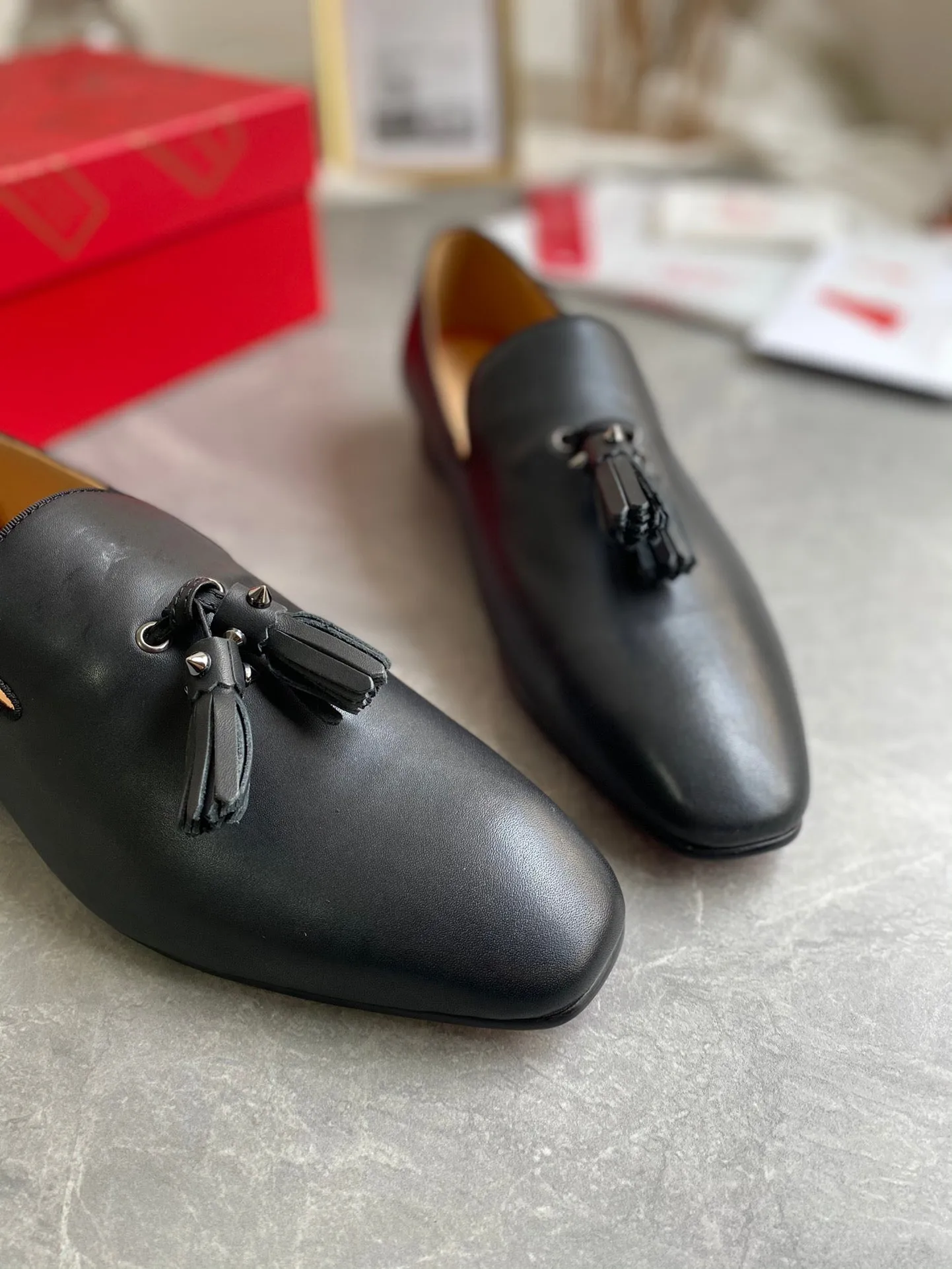 CL Dandelion Tassel Loafers Black Cowhide 242404
