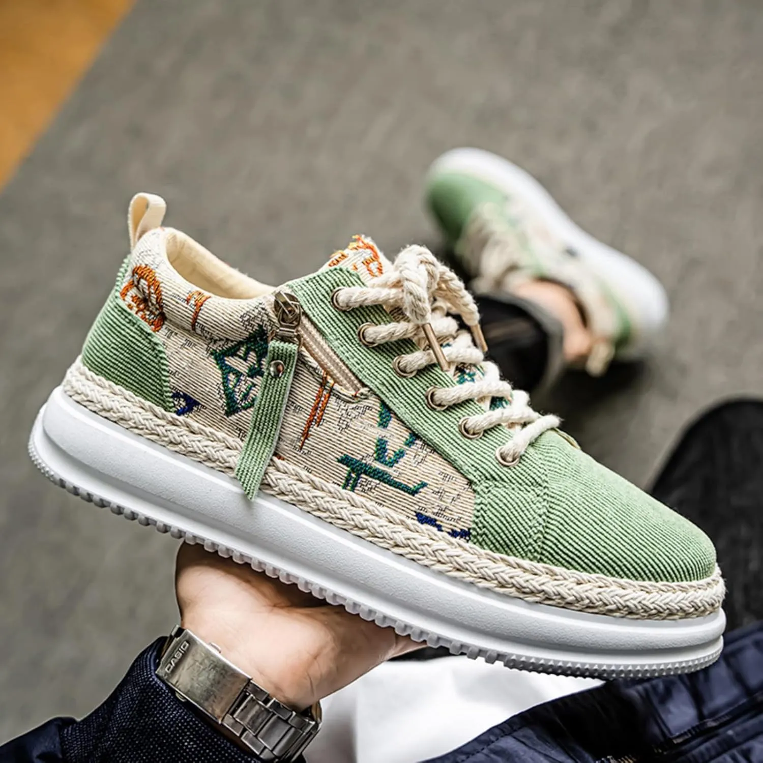 Men's Canvas Sneakers with Contrast Stitching & Adjustable Lace-Up - Side Zipper Closure & Breathable Mesh Lining for Urban Exploration