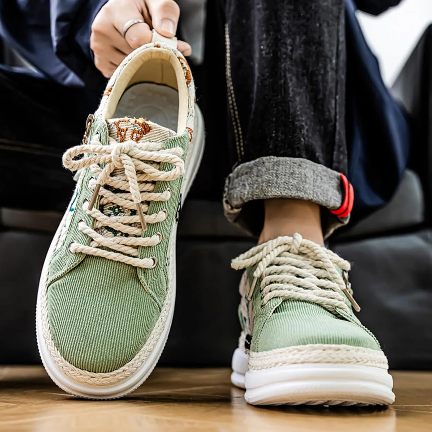 Men's Canvas Sneakers with Contrast Stitching & Adjustable Lace-Up - Side Zipper Closure & Breathable Mesh Lining for Urban Exploration