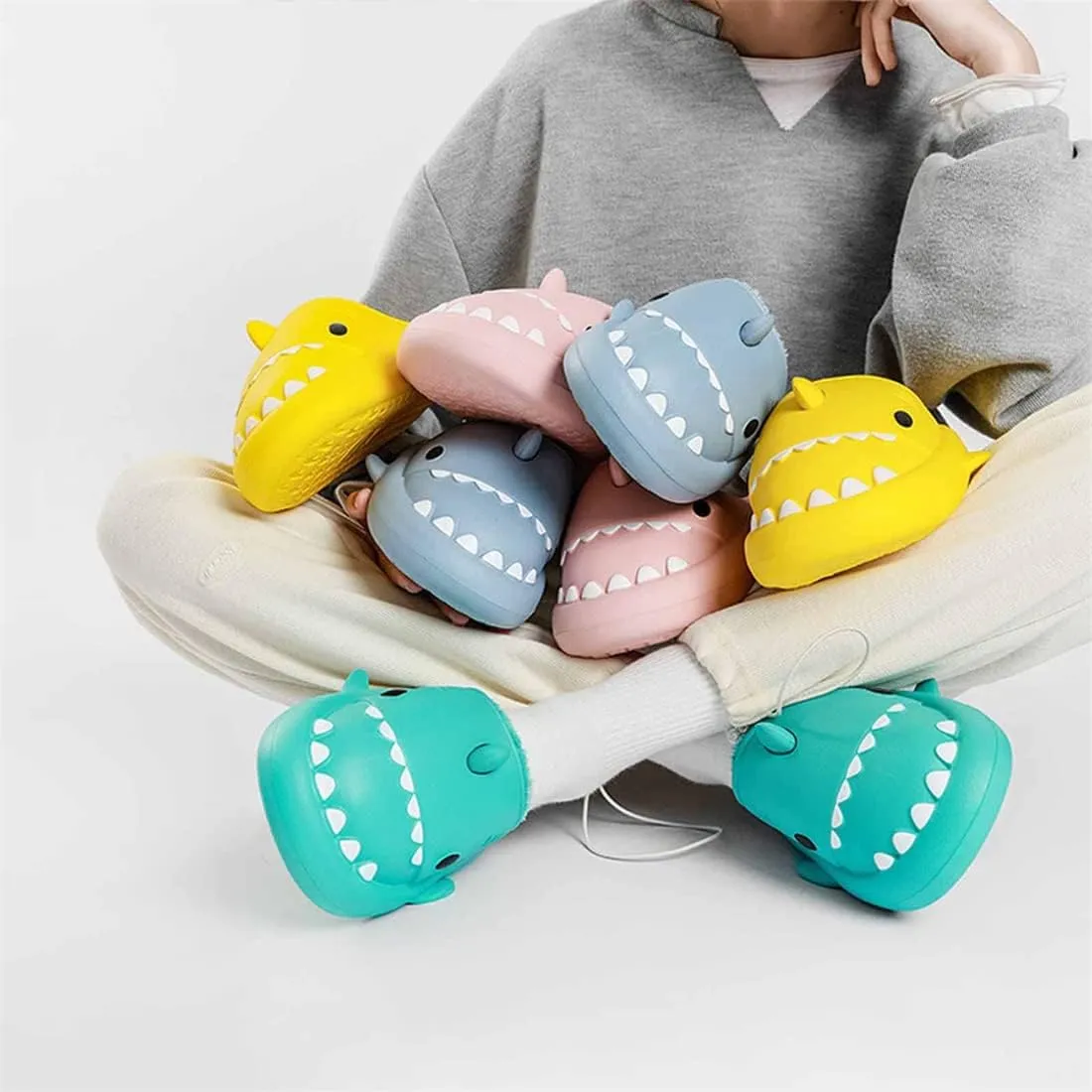 Shark Slides Winter, Fluffy Plush Slides, Adults & Kids Winter Nonslip Soft Comfy Cloud Slippers