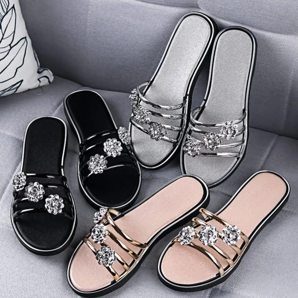 Shiny Diamond black flat Slide Sandals for Women Flip-flops Slip-On Fashionable Slippers for Summer Vacation